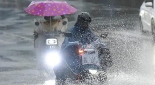 福建省气象台发布“暴雨预警Ⅳ级”和“强对流预警Ⅳ级”